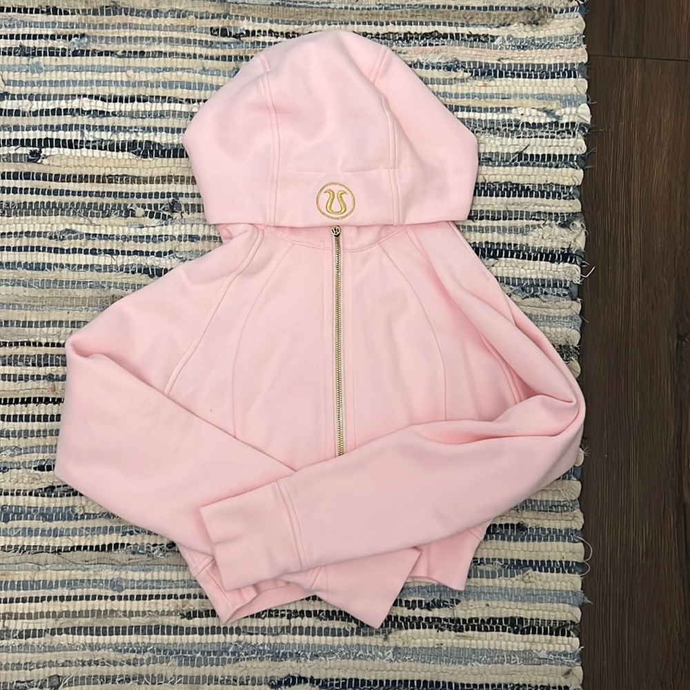 Lululemon Cropped Scuba!
